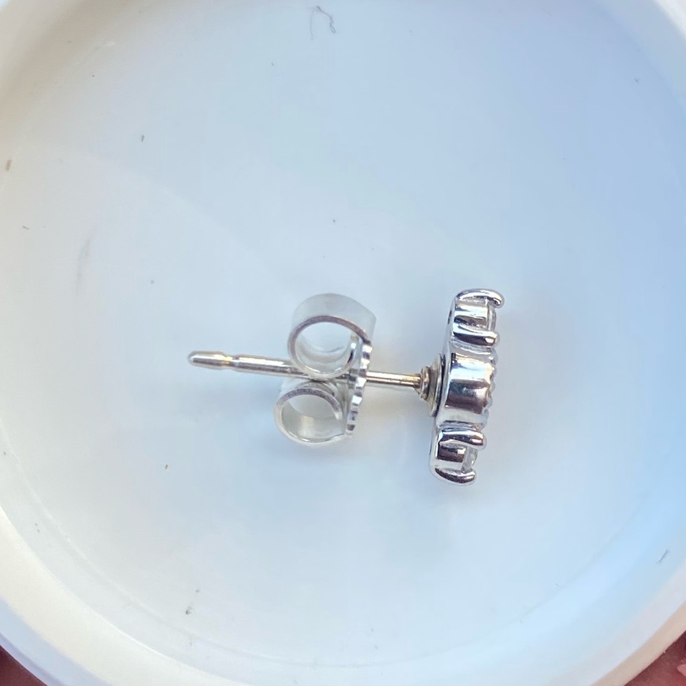Gorgeous diamond stud - Picture 6 of 6